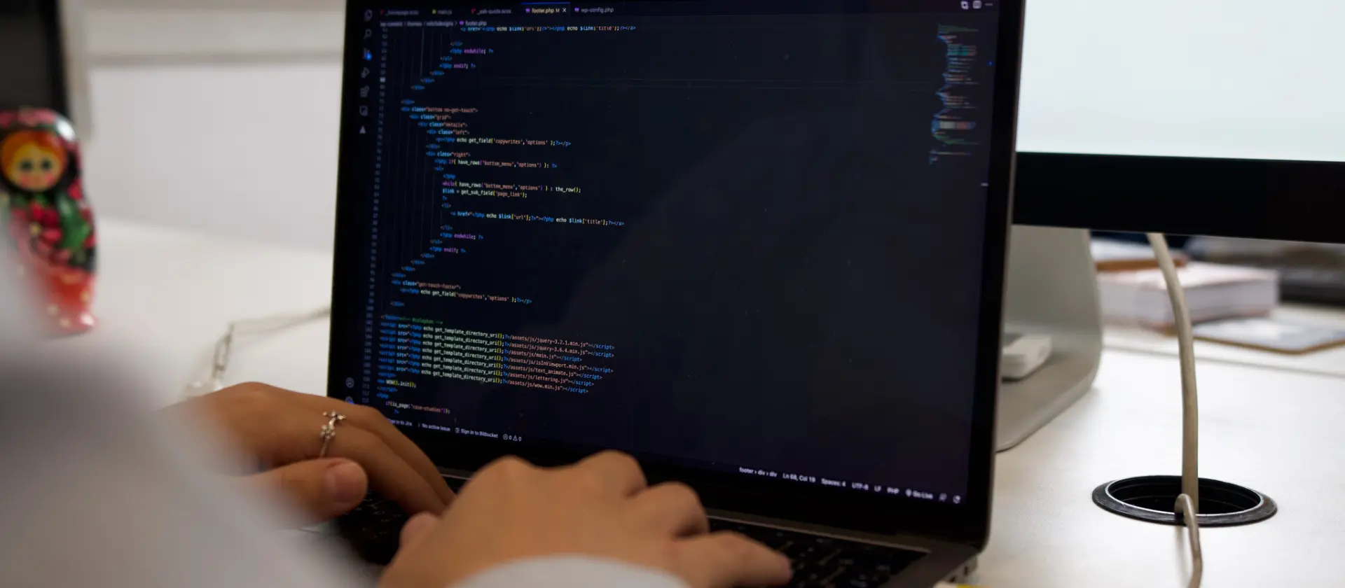 WooCommerce vs. Laravel: Which One is Better for Your eCommerce Business?